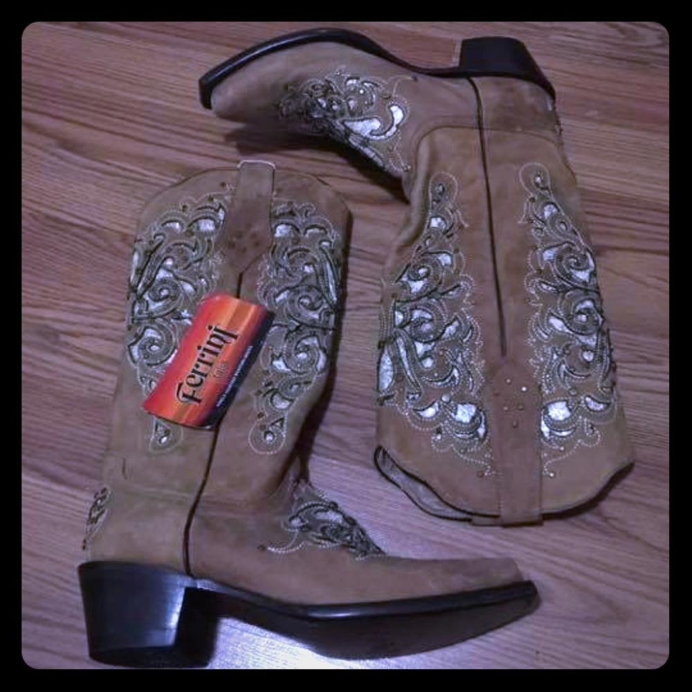 BRAND NEW W/ tags tan/Brown ferrini cowboy boots!